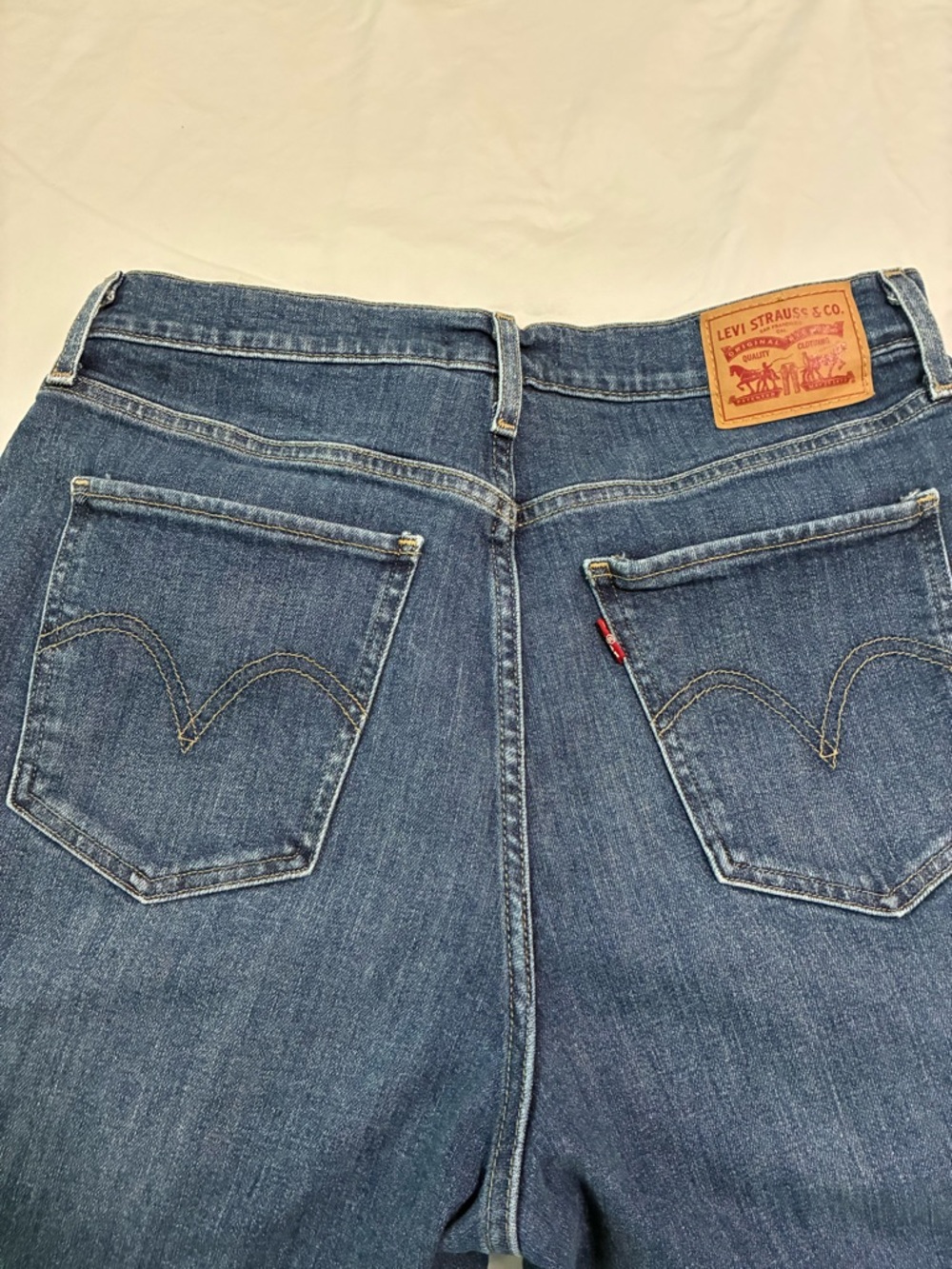 Levi's Women's Wide Leg Jeans in Indigo Blue with Tan Patch - Picture 3 of 7